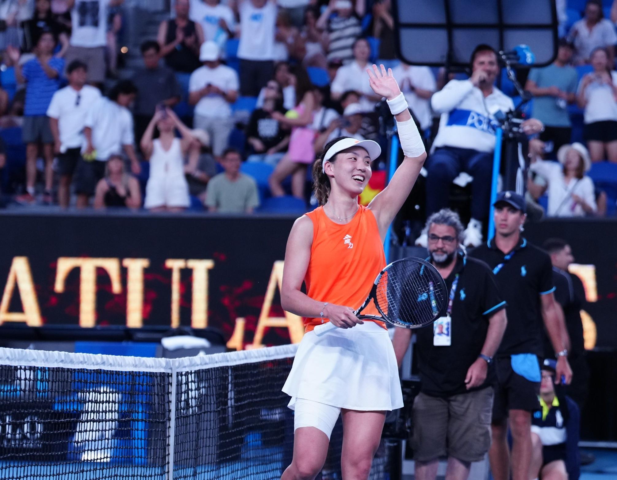 开云体育下载-又美又能打!王欣瑜2-0复仇+首进澳网16强:中国莎娃挥手微笑真甜